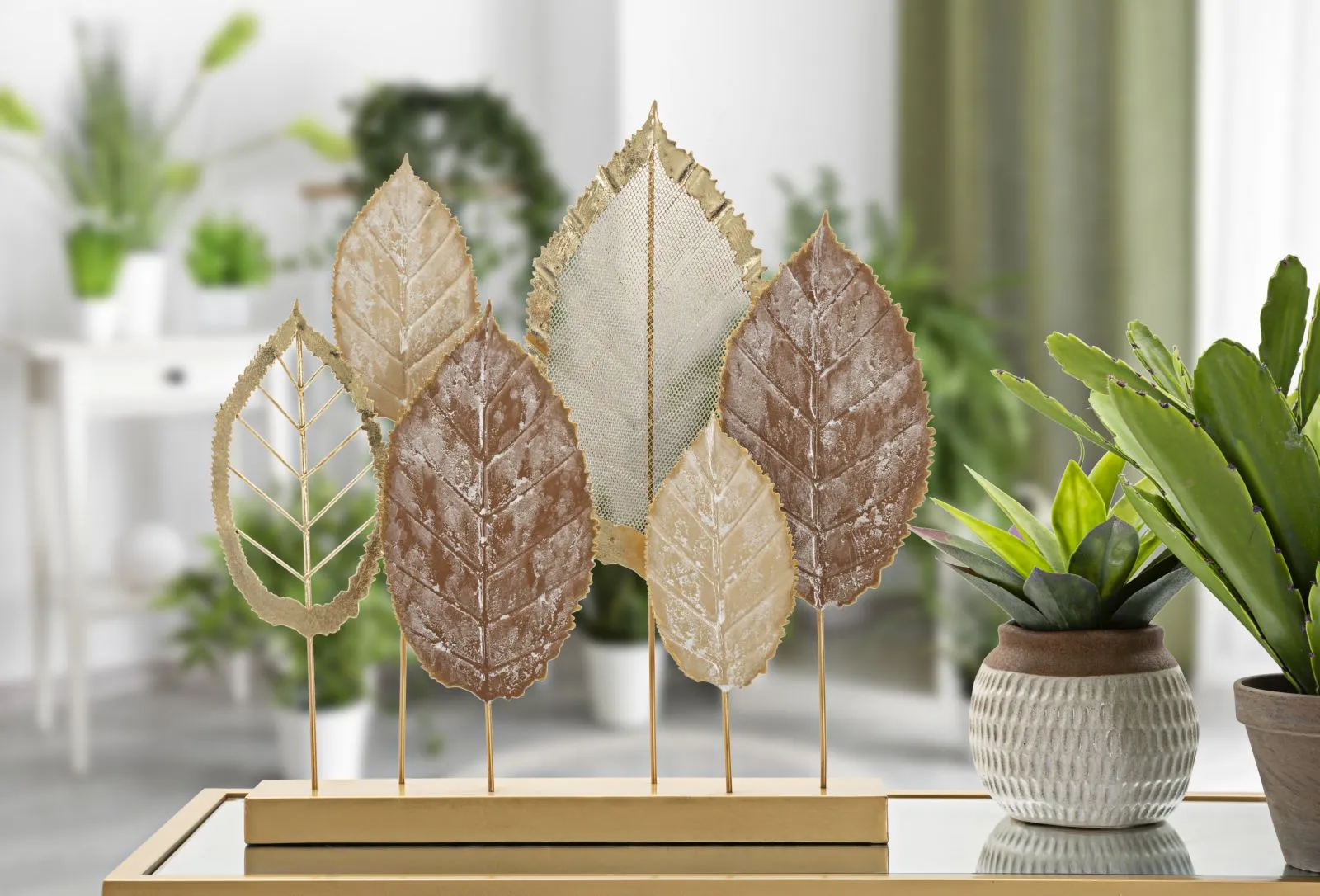 Modern Leaf Decoration